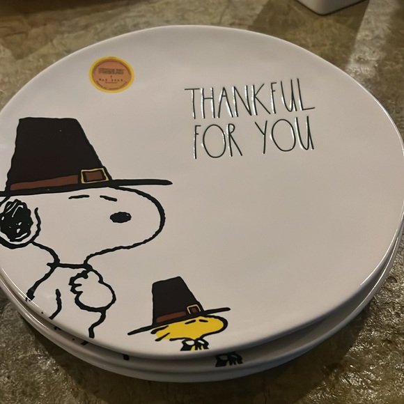 Set of 6 Rae Dunn plates - Picture 2 of 3